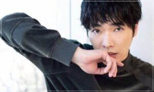 柄本佑 口に手